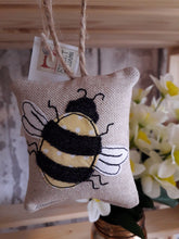Load image into Gallery viewer, Bee Hanger